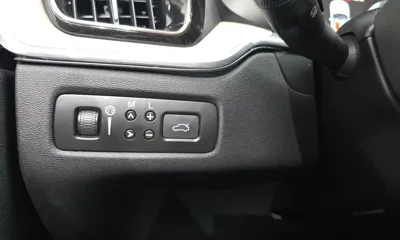 Volvo XC60 2019, 116933 км, за 17001.44 USD - фото 18