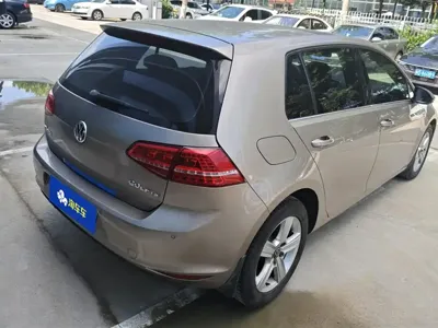 Volkswagen Golf 2015, 105100 км, за 6188.39 USD