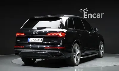 Audi Q7 2023, 32758 км, за 48761.14 USD