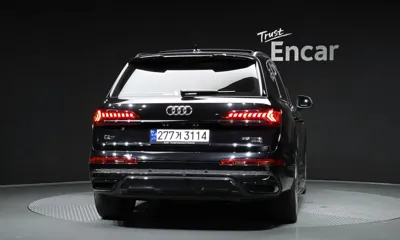 Audi Q7 2023, 32758 км, за 48761.14 USD