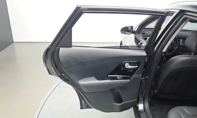Kia Niro 2018, 59932 км, за 9977.68 USD - фото 25