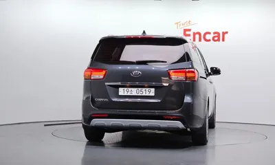 Kia Canival 2016, 111530 км, за 7817.59 USD
