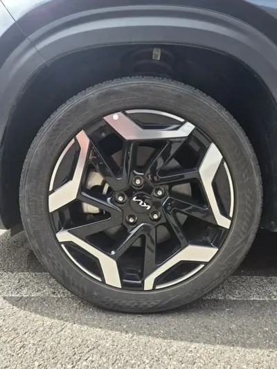 Kia Seltos 2023, 31575 км, за 6892.48 USD