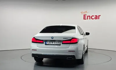 BMW 5-Series 2023, 31956 км, за 22427.35 USD