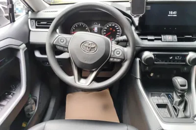 Toyota RAV4 2023, 24900 км, за 16872 USD - фото 7