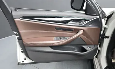 BMW 5-Series 2019, 68381 км, за 20021.01 USD - фото 24