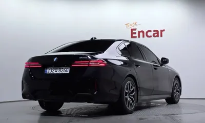 BMW 5-Series 2024, 3901 км, за 42703.72 USD - фото 2