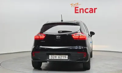 Kia Pride 2015, 123163 км, за 3759.5 USD