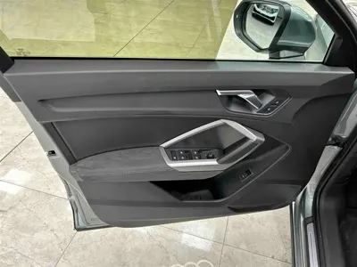 Audi Q3 2023, 16100 км, за 32561.93 USD - фото 10