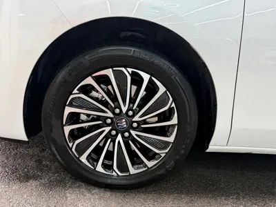 Buick GL8 Hybrid 2025, 18000 км, за 36860.27 USD