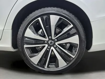 Volvo S60 2023, 10118 км, за 25045.56 USD