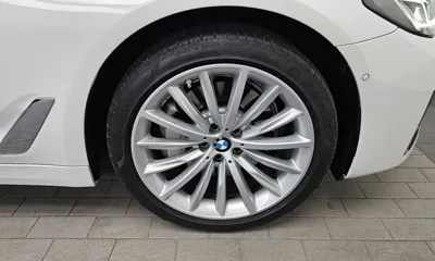 BMW 5-Series 2023, 39862 км, за 32648.98 USD