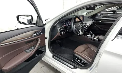 BMW 5-Series 2023, 39862 км, за 32648.98 USD - фото 10