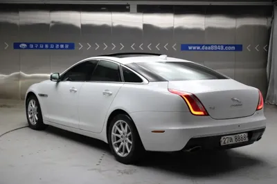 Jaguar XJ 2016, 106100 км, за 8527.24 USD