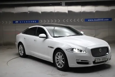 Jaguar XJ 2016, 106100 км, за 8527.24 USD