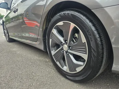 Hyundai Sonata 2018, 95229 км, за 8001.57 USD