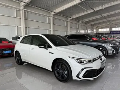 Volkswagen Golf 2023, 30000 км, за 20570.53 USD