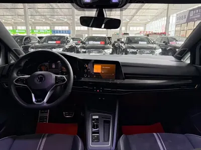 Volkswagen Golf 2023, 30000 км, за 20570.53 USD