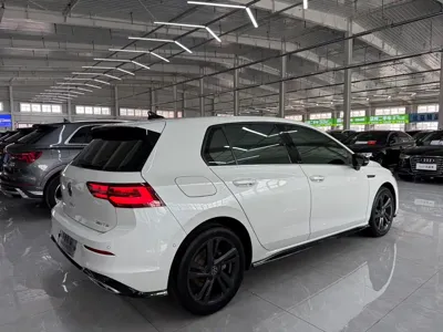 Volkswagen Golf 2023, 30000 км, за 20570.53 USD - фото 9