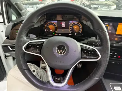 Volkswagen Golf 2023, 30000 км, за 20570.53 USD - фото 11