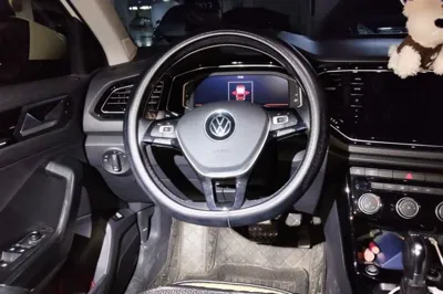 Volkswagen T-Roc 2021, 58700 км, за 11266 USD - фото 10