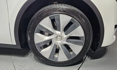 Tesla Model Y 2023, 56922 км, за 24412.31 USD - фото 21