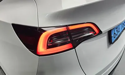 Tesla Model Y 2023, 56922 км, за 24412.31 USD - фото 23