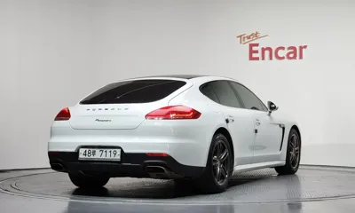 Porsche Panamera 2014, 189048 км, за 14572.67 USD