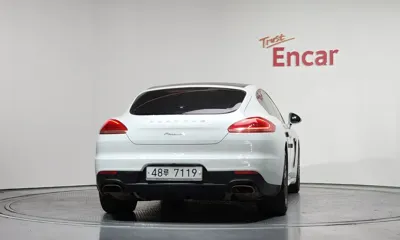 Porsche Panamera 2014, 189048 км, за 14572.67 USD