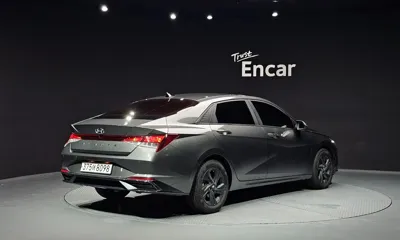 Hyundai Avante 2023, 122696 км, за 8205.33 USD