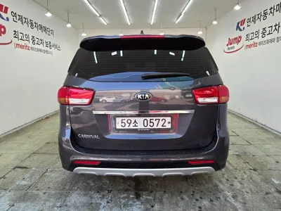 Kia Canival 2016, 189604 км, за 6082.97 USD