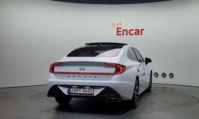 Hyundai Sonata 2020, 106613 км, за 11230.84 USD