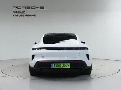 Porsche Taycan 2025, 6385 км, за 147987.41 USD