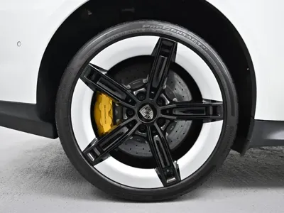 Porsche Taycan 2025, 6385 км, за 147987.41 USD