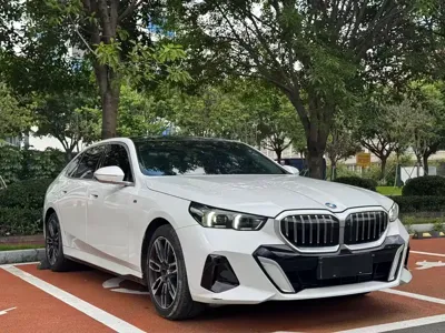 BMW 5 Series 2024, 59000 км, за 36785.63 USD