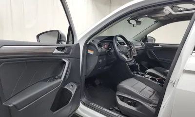 Volkswagen Tiguan 2022, 15813 км, за 25551.75 USD - фото 10