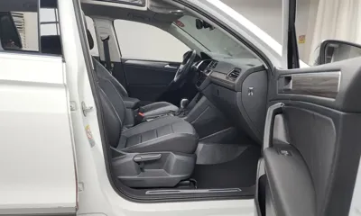 Volkswagen Tiguan 2022, 15813 км, за 25551.75 USD - фото 11