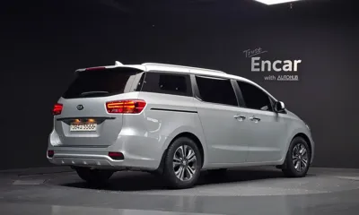 Kia Canival 2019, 118472 км, за 8527.24 USD