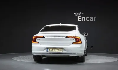 Volvo S90 2023, 93530 км, за 23337.44 USD