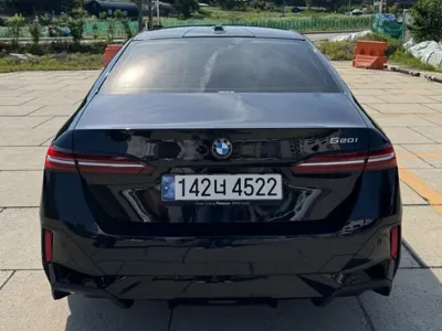 BMW 5-Series 2024, 27803 км, за 21498.38 USD