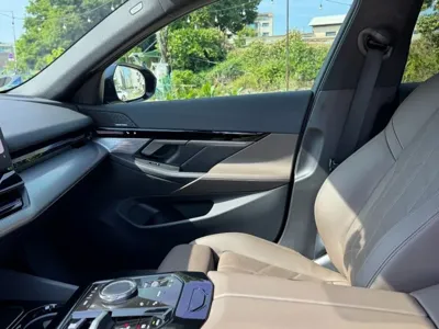 BMW 5-Series 2024, 27803 км, за 21498.38 USD - фото 6