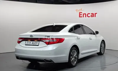 Hyundai Grandeur 2015, 246419 км, за 2974.62 USD