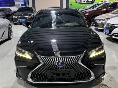 Lexus ES 2018, 60000 км, за 20363.16 USD