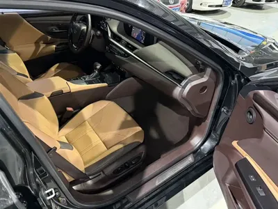 Lexus ES 2018, 60000 км, за 20363.16 USD - фото 7