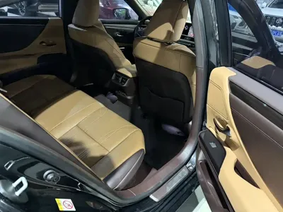 Lexus ES 2018, 60000 км, за 20363.16 USD - фото 8