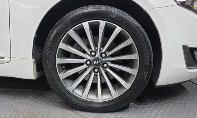 Kia K7 2015, 157003 км, за 4098.36 USD