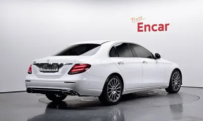 Mercedes-Benz E-Class 2017, 81161 км, за 15203.61 USD