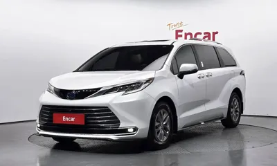 Toyota Sienna · 2023 год