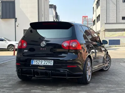 Volkswagen Golf 2008, 254000 км, за 4594.98 USD