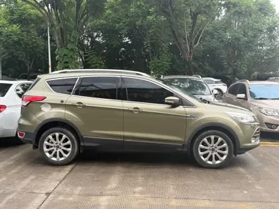 Ford Kuga 2014, 60000 км, за 3266.56 USD